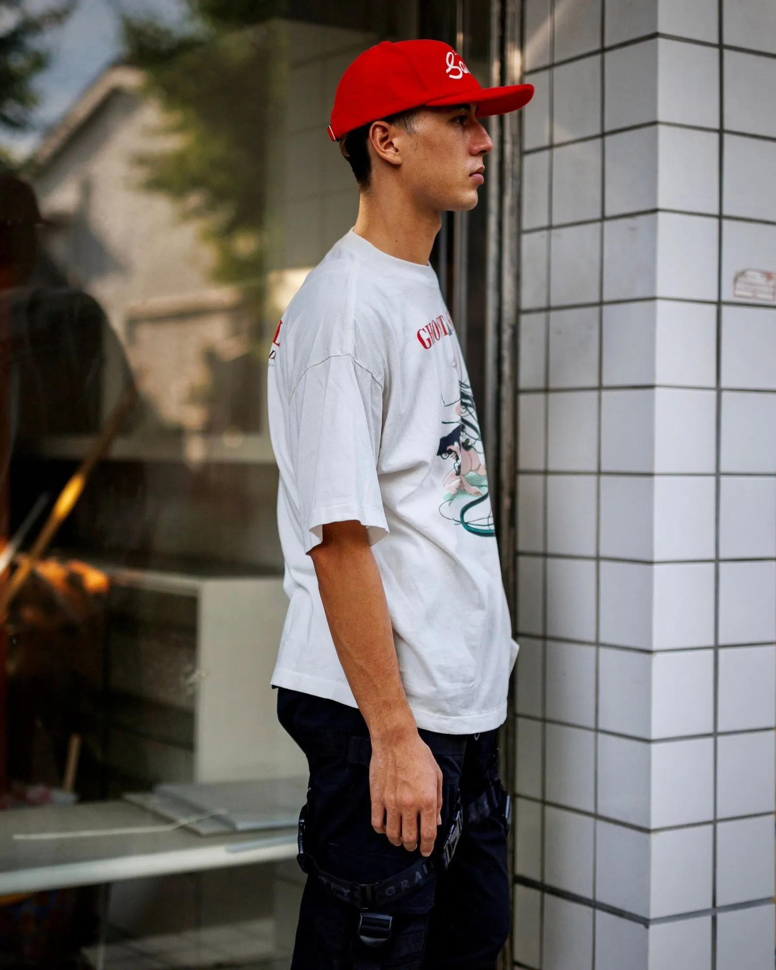 SAINT Mxxxxxx x GHOST IN THE SHELL ' GITS ' SS TEE/WHT Classic Big IP Ghost in the Shell co-branded Suzi Charge/Suzi Character TEE Off-white S-XL Cylindrical side seamless fabric 220g high gram weight OE yarn ⚠️Note: It is almost meaningless if it is not a cylindrical fabric Customized joint main mark/joint wash mark/little angel anti-counterfeiting label Original factory level printing factory Top purchasing agent level